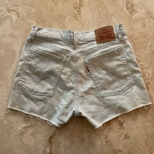 Levi’s high rise shorts size 28